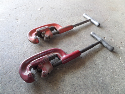 Pipe cutter